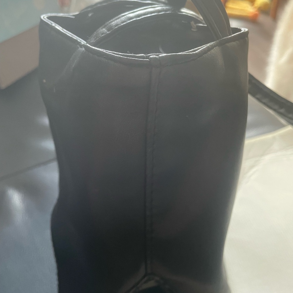 Fun purse, black small feed type bag. Soft leather with patent leather accents.